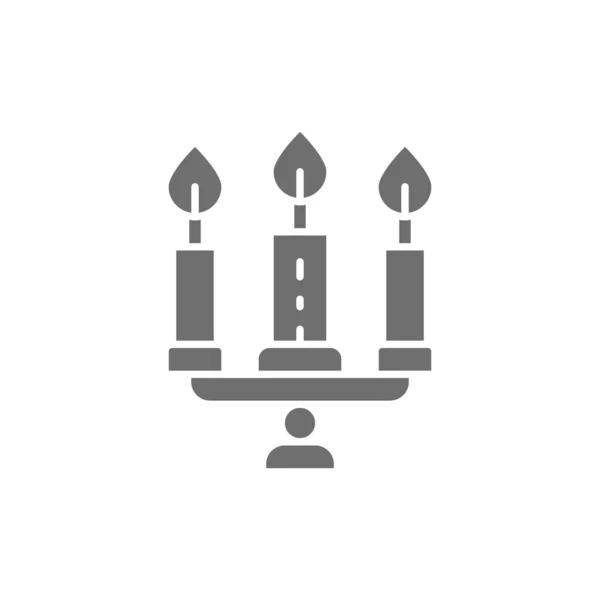 Candelabro, lámpara de araña con velas icono gris. Aislado sobre fondo blanco — Archivo Imágenes Vectoriales