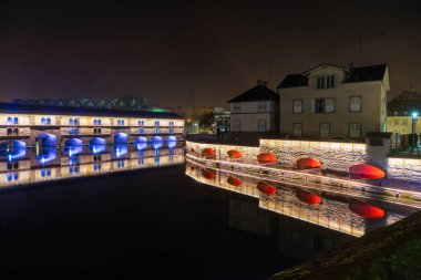 Barrage Vauban, Fransa 'nın Alsace bölgesinin başkenti Strasbourg' un Petite France bölgesinde 17. yüzyılda kurulan bir Weir..