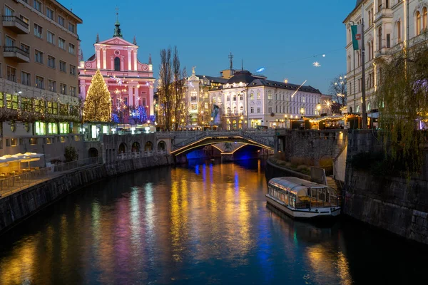 Świąteczne Dekoracje Ljubljana Centrum Miasta Nocy Długotrwałe Narażenie — Zdjęcie stockowe