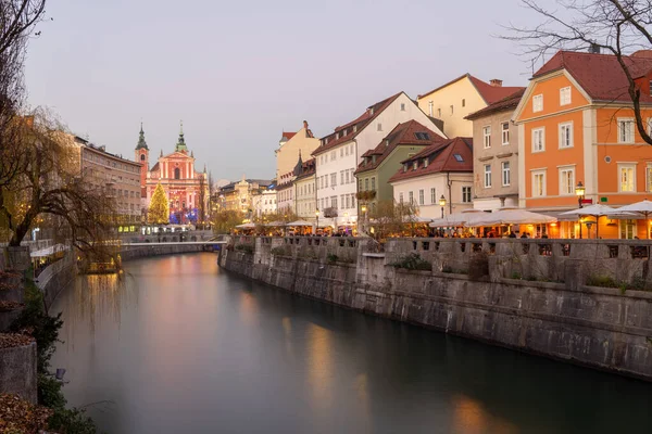 Weihnachtsdekoration Ljubljana Stadtzentrum Der Nacht Langzeitbelichtung Stockbild