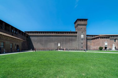 Sforza Kalesi İtalyanca: Castello Sforzesco: Milan 'ın ve tarihinin ana sembollerinden biri