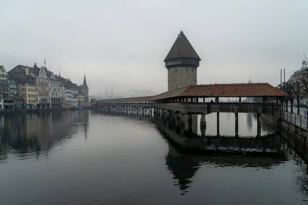 Foggy Matin Kapellbrucke 1Er Janvier Luzern Suisse — Photo