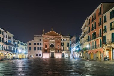 Chiesa di San Clemente Piazza dei Signori, Veneto, İtalya 'da yer almaktadır.