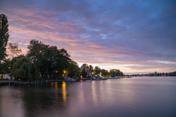 Dahme rivier in de schemering, Berlijn, Grunau — Stockfoto