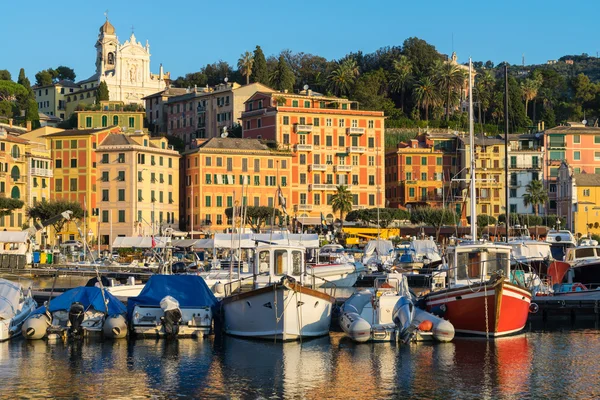 Rapallo, italien, marina at surise lizenzfreie Stockfotos