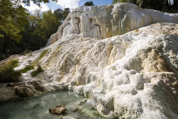 Fosso bianco heiße quellen in bagni san filippo Stockfoto