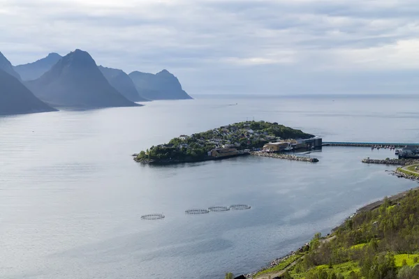 Husoy, Norge, rochas, costa, porto — Fotografia de Stock