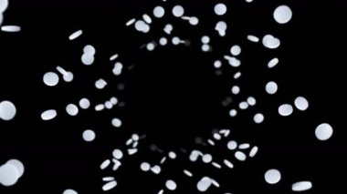 Siyah arka planda bir sürü beyaz hap uçurmak. Tıp konsepti. Hastalıkların tedavisi için haplar. Tıbbi malzemelerin 3 boyutlu döngü animasyonu.