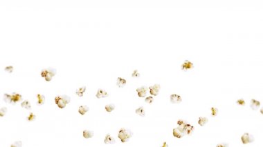 Beyaz arka planda bir sürü patlamış mısır uçuruyor. Beyaz tuzlu patlamış mısır. Sağlıklı yiyecekler. Mısır tohumu. Patlamış mısırın 3 boyutlu döngü animasyonu.