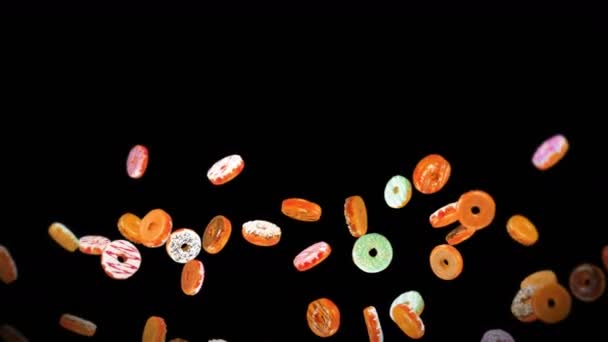 黒の背景に多くのカラフルなドーナツを飛んでいます ドーナツケーキ スイーツ デザート ドーナツ回転の3Dアニメーション ループアニメーション — ストック動画