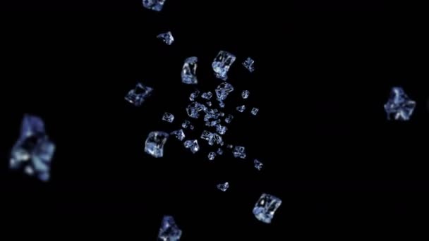 黒の背景に多くのきれいな氷のキューブを飛んで 砕いた氷 天然水の破片 砕いた氷が回転する3Dアニメーション ループアニメーション — ストック動画