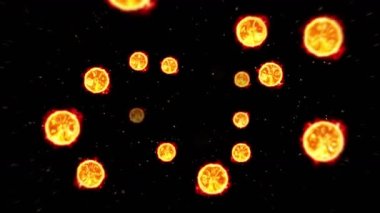 Birçok soyut ateş topu siyah arka planda uçuyor. Ateş küresi yavaşça yüzer. Döngü canlandırması.
