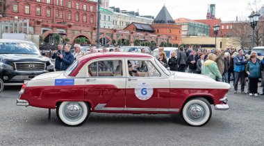 Retro ralli. Gaz M21 (Volga) araba.