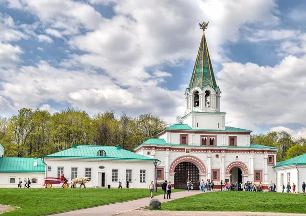 Kolomenskoye estate in het voorjaar — Stockfoto
