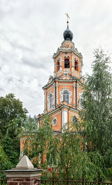 Спасская церковь в Московской области — стоковое фото
