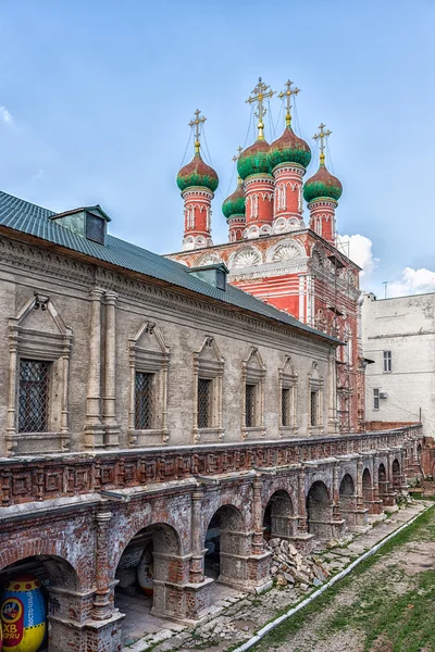 Высокопетровский монастырь в Москве — стоковое фото