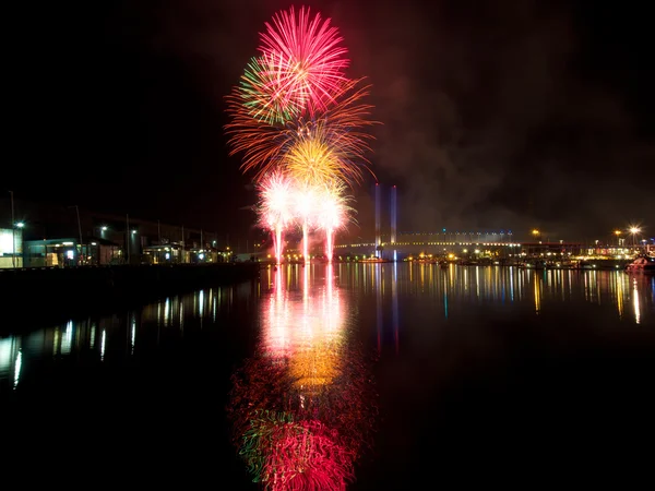 Fireworks reflected in the yarra river — Stock Photo, Image