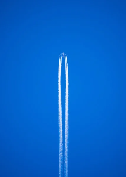 Jet Trails — Stockfoto