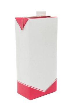 Boş süt paketi beyaz arkaplanda izole edildi
