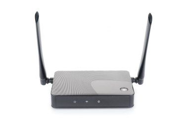 Kablosuz yönlendirici beyaz arkaplanda izole edildi