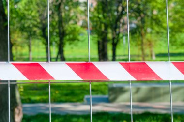 Bir salgın nedeniyle park bölgesinde kapalı geçiş.