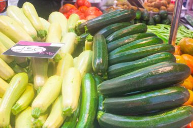 Markette taze kabak.