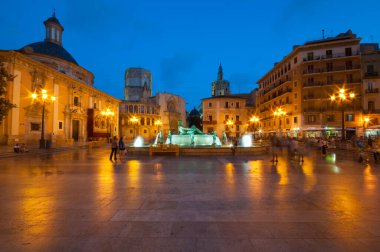 Valencia, İspanya 22 Haziran 2019 Saint Mary Meydanı ve Rio Turia Çeşmesi.