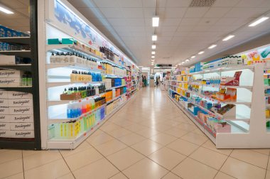 Valencia, İspanya - 01 Temmuz 2019: Süpermarket Mercadona İspanya 'nın en büyük süpermarket zinciri