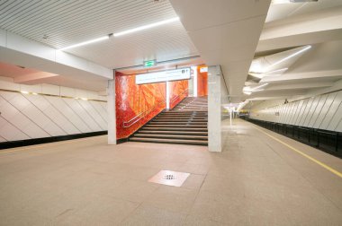 Moskova, Rusya - 23 Aralık 2019: Olhovaya metro istasyonunun içi