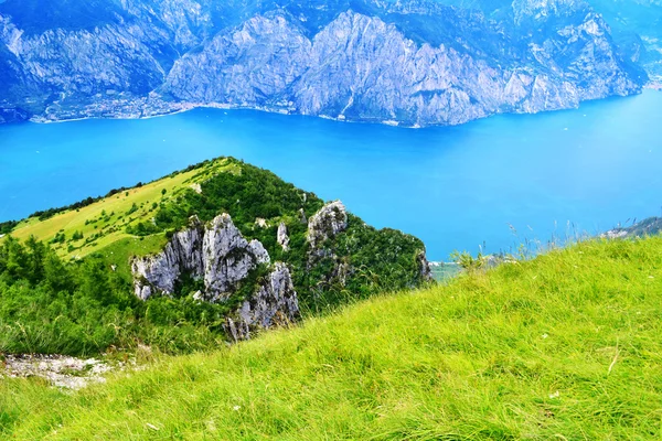 Landscape with mountain lake — Stock Photo, Image