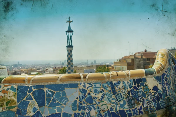 Barcelona, Spanien - den 11 juni, 2014: Keramisk mosaik park guell i — Stockfoto