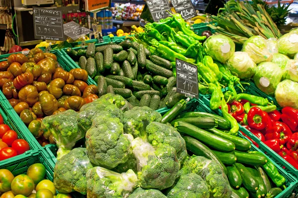Stragan warzywo w mercat de la boqueria w barcelona — Zdjęcie stockowe