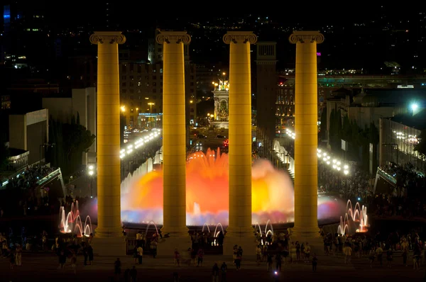 БАРСЕЛОНА, ИСПАНИЯ - 15 ИЮНЯ 2014: Огни, цвета и музыкальный спектр — стоковое фото