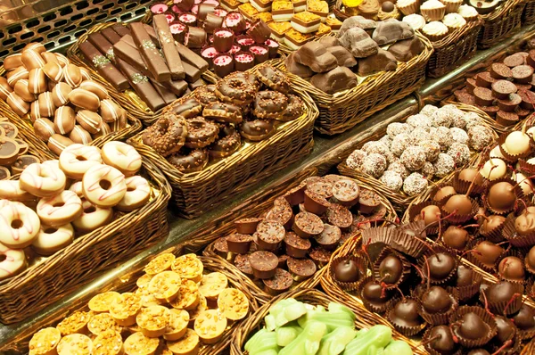 Dessert stall i la boqueria, den mest kända marknaden vid barcelon — Stockfoto