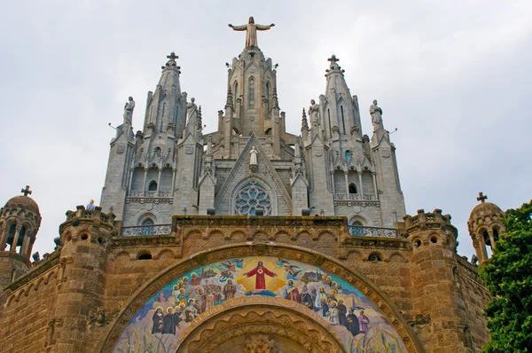 Chiesa espiatoria del Sacro Cuore di Gesù in cima a Moun — Foto Stock