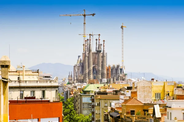 BARCELONA, ESPAÑA - 19 DE JUNIO DE 2014: Vista sobre la Basílica de la Sagrada — Foto de Stock