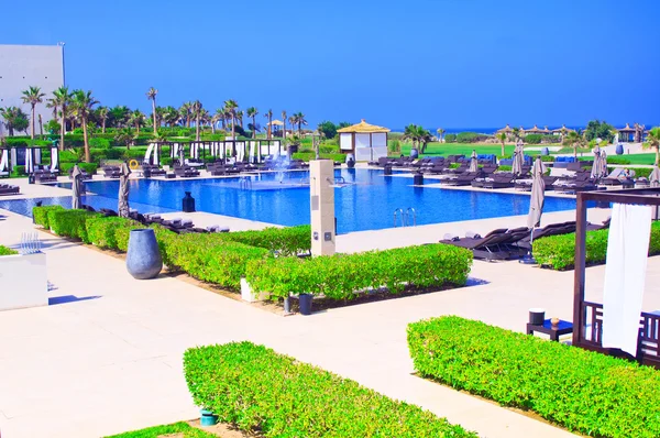 Luxury swimming  pool and patio — Stock Photo, Image