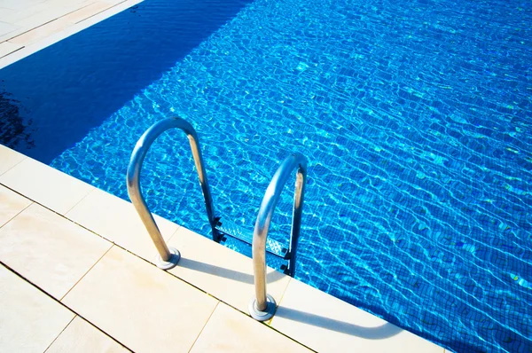 Hotel zwembad — Stockfoto