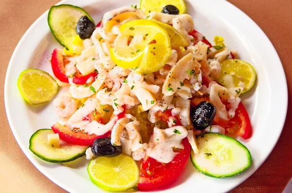 Salad with olives and lemon — Stock Photo, Image