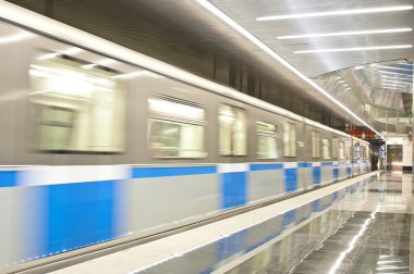 Metro treni hareket