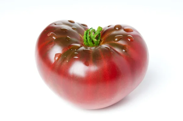 Reife Tomate auf weißem Hintergrund — Stockfoto