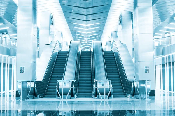 Rolltreppe in der U-Bahn — Stockfoto