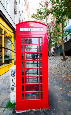 Vienna, Avusturya - 10 Ekim 2014: İngiliz telefon kulübesi yakınında Hu