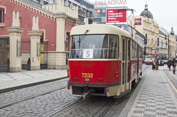 Prague, Cseh Köztársaság - November 03, 2014: Retro villamos Tátra T3r — Stock Fotó