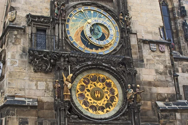 PRAGUE, REPÚBLICA CHECA - NOVEMBRO 02, 2014: Relógio astronômico a — Fotografia de Stock