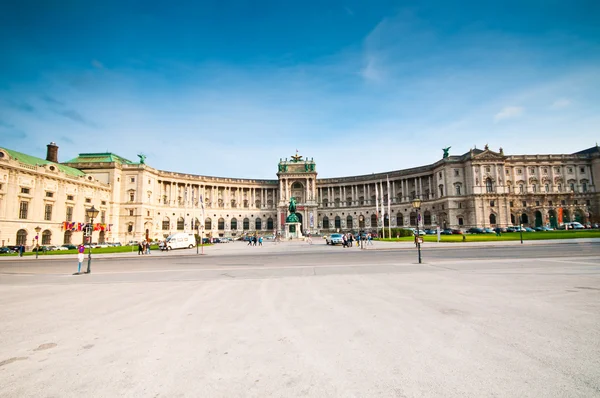 VIENA, AUSTRIA - 08 DE OCTUBRE DE 2014: Famoso Palacio de Hofburg con H —  Fotos de Stock