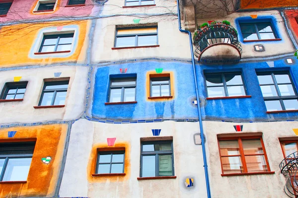 VIENNA, ÁUSTRIA - 10 de outubro de 2014: Hundertwasser Haus em Vienn — Fotografia de Stock