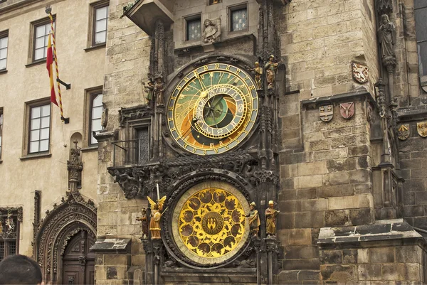 PRAGA, REPÚBLICA CHECA - 02 DE NOVIEMBRE DE 2014: Reloj astronómico a — Foto de Stock