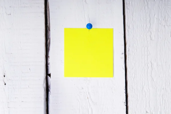 Yellow memo pad on the wooden board — Stock Photo, Image