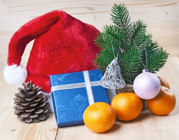 Tarjeta de Navidad sobre fondo de madera — Foto de Stock